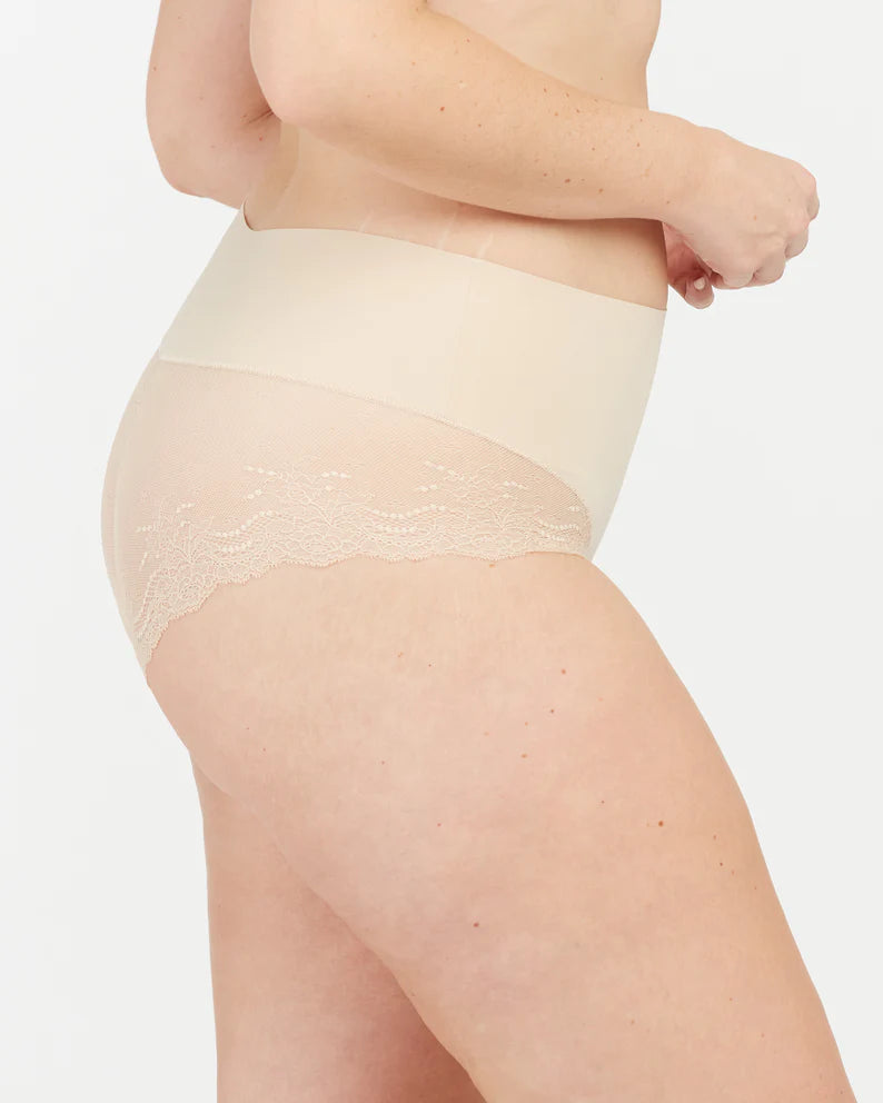 Undietectable Lace Hi Cut