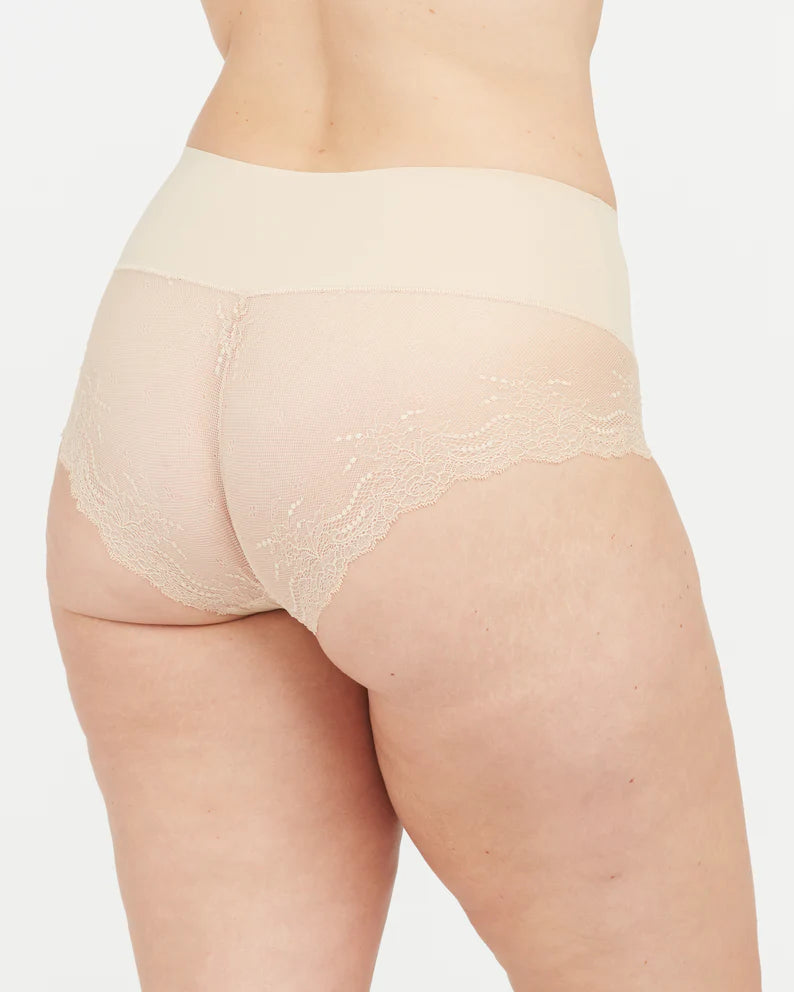 Undietectable Lace Hi Cut