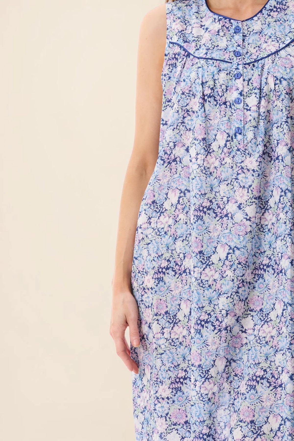Latina Sleeveless Short Nightie